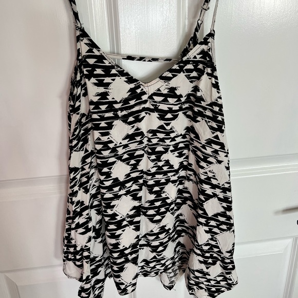 Pattern Black and White Tank Top - Picture 1 of 3
